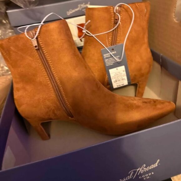 👢 Universal Threads Brown Ankle Boots – Size 8 - Picture 1 of 1